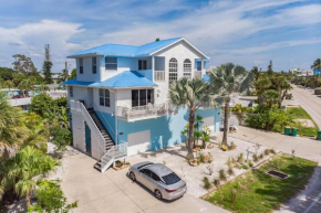 Sunset Views + Steps From the Beach With Elevator Duplex